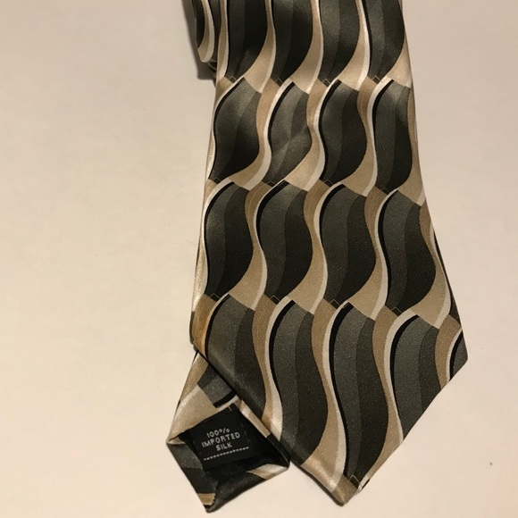 Arrow Men’s Tie.Multi-Green ,gold, white - Picture 3 of 4